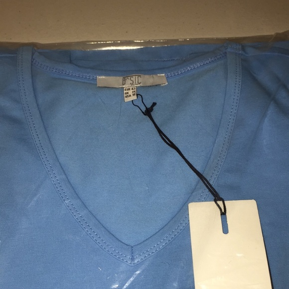 Basic By Yest Yemi Light Blue V-Neck T-Shirt Size 10 New with Tags - Picture 14 of 15
